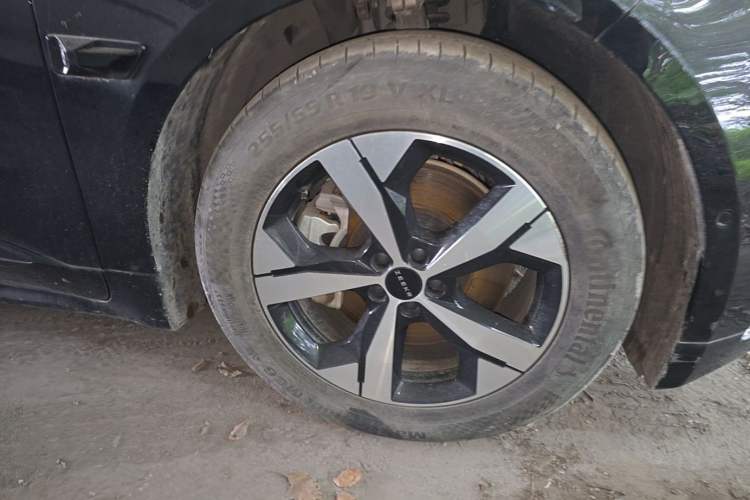 Used Zeekr 001 2023 WE Edition 86 kWh Right Front Wheel Hub