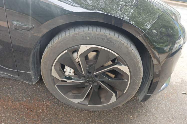 Used Zeekr 001 2023 ME Edition 100 kWh Right Front Wheel Hub