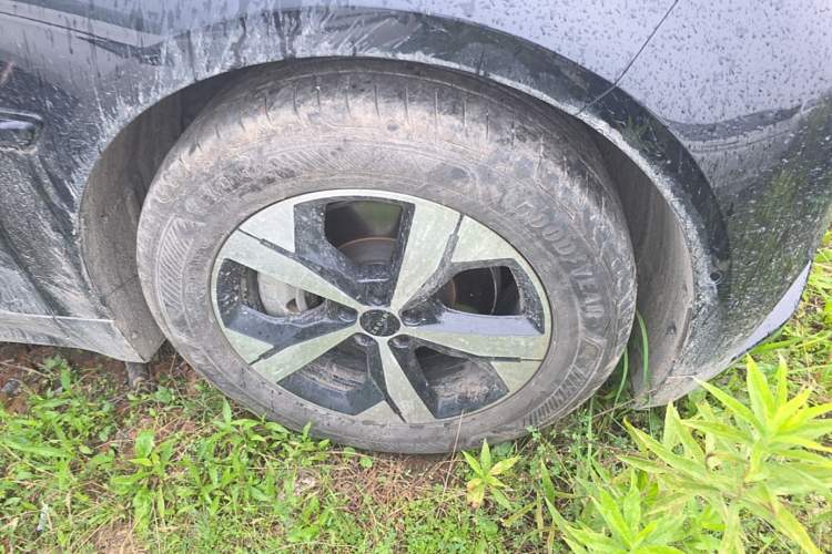 Used Zeekr 001 2023 WE Edition 100 kWh Right Front Wheel Hub