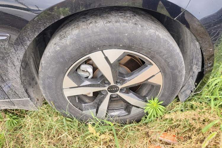 Used Zeekr 001 2023 WE Edition 100 kWh Right Front Wheel Hub