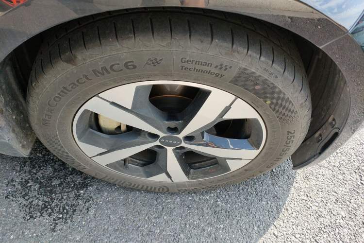 Used Zeekr 001 2023 WE Edition 100 kWh Right Front Wheel Hub