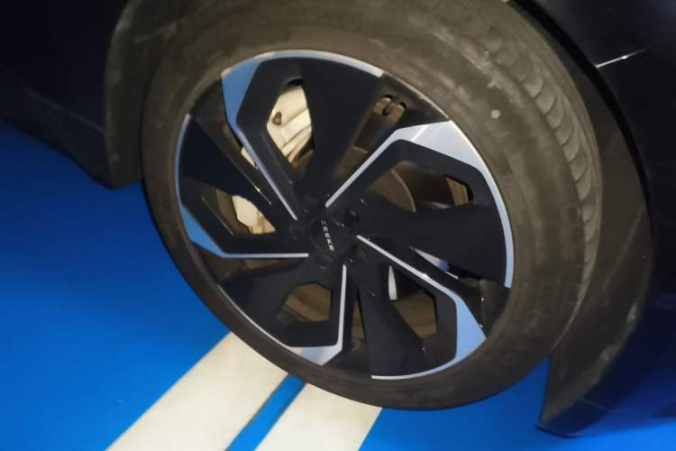 Used Zeekr 001 2023 ME Edition 100 kWh Right Front Wheel Hub