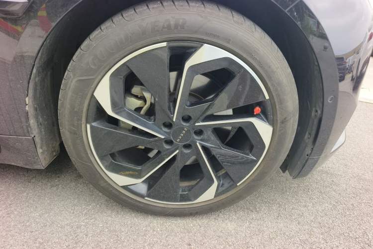 Used Zeekr 001 2023 WE Edition 100 kWh Right Front Wheel Hub