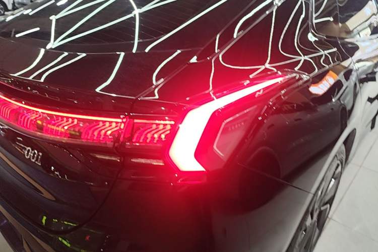 Used Zeekr 001 2023 WE Edition 100 kWh Right Rear Taillight