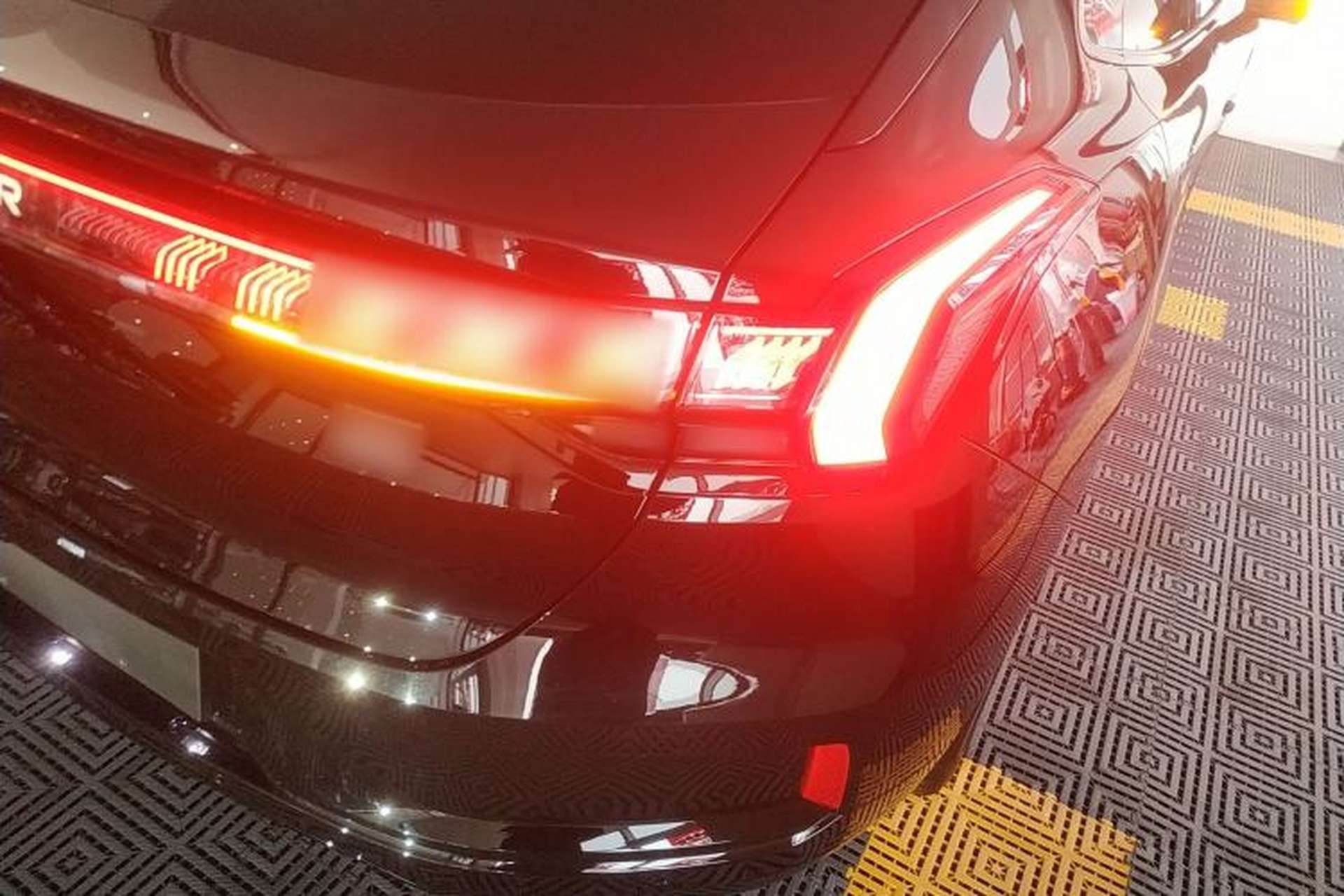 Used Zeekr 001 2023 YOU Edition 100 kWh Right Rear Taillight