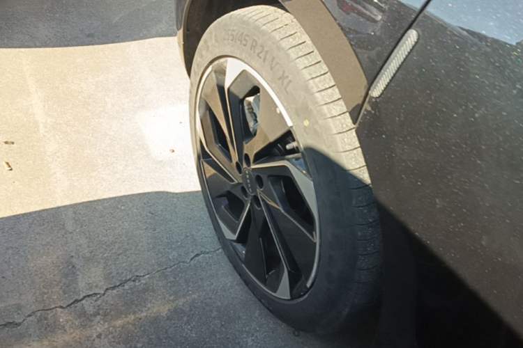 Used Zeekr 001 2023 WE Edition 86 kWh Right Rear Wheel Hub