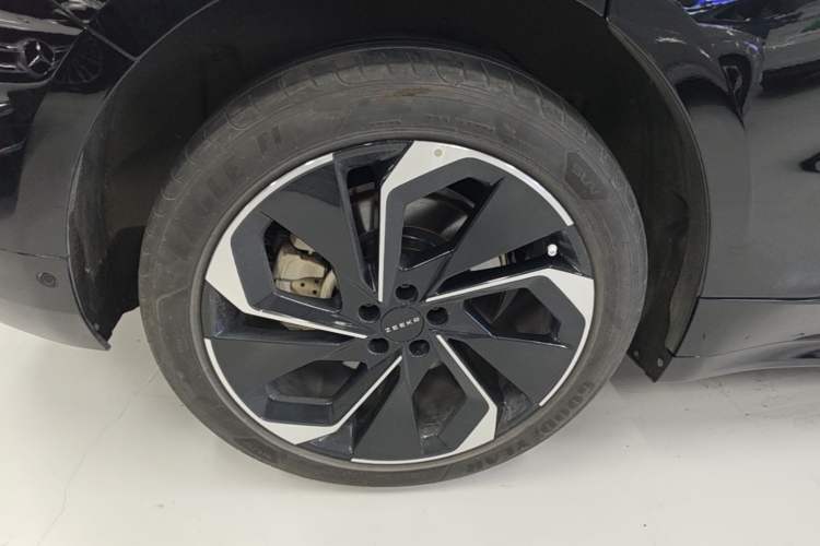 Used Zeekr 001 2023 YOU Edition 100 kWh Right Rear Wheel Hub