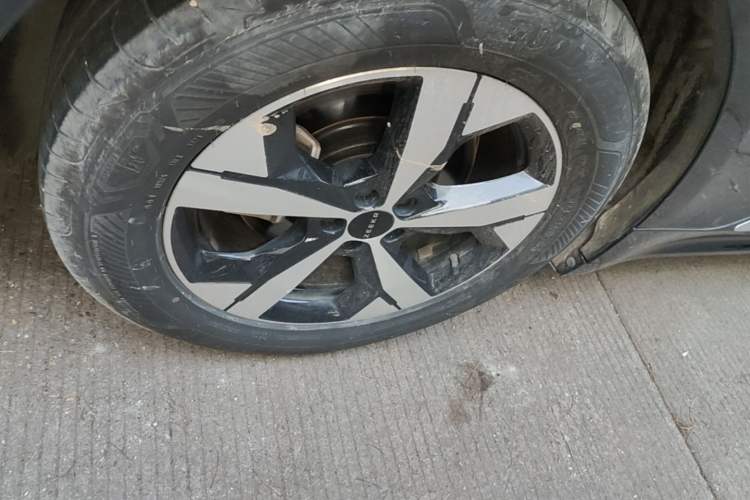 Used Zeekr 001 2023 WE Edition 100 kWh Right Rear Wheel Hub