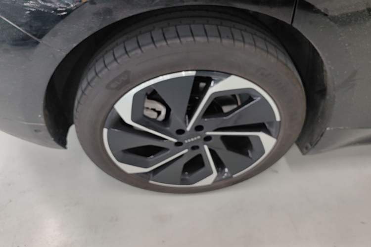 Used Zeekr 001 2023 YOU Edition 100 kWh Right Rear Wheel Hub