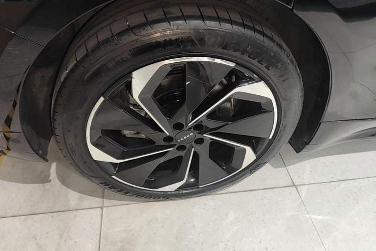 Used Zeekr 001 2023 WE Edition 100 kWh Right Rear Wheel Hub