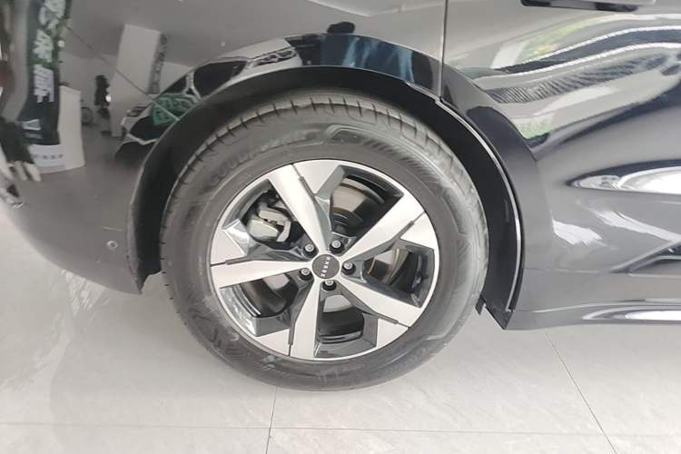 Used Zeekr 001 2023 WE Edition 100 kWh Right Rear Wheel Hub