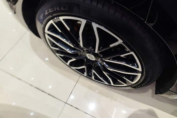 Used Zeekr 001 2023 YOU Edition 100 kWh Right Rear Wheel Hub