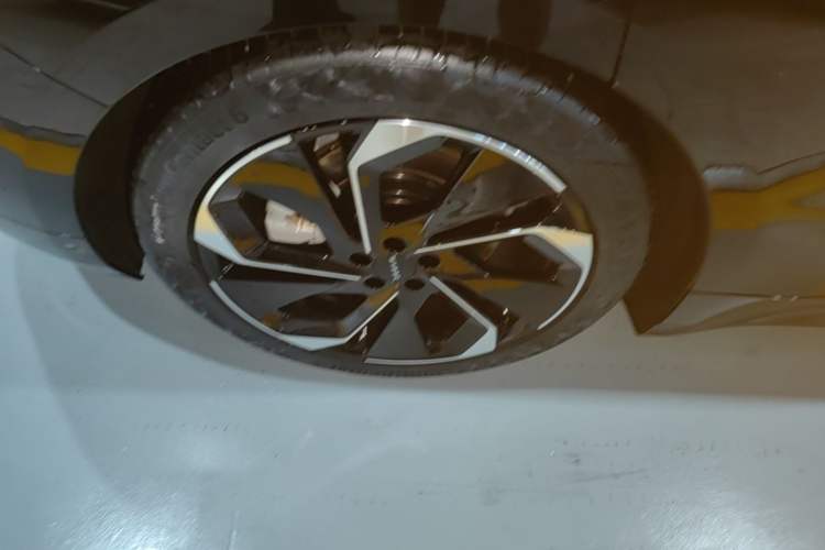 Used Zeekr 001 2023 YOU Edition 100 kWh Right Rear Wheel Hub