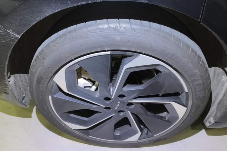 Used Zeekr 001 2023 WE Edition 100 kWh Right Rear Wheel Hub