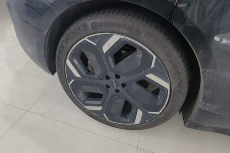Used Zeekr 001 2023 YOU Edition 100 kWh Right Rear Wheel Hub