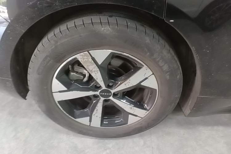 Used Zeekr 001 2023 WE Edition 100 kWh Right Rear Wheel Hub