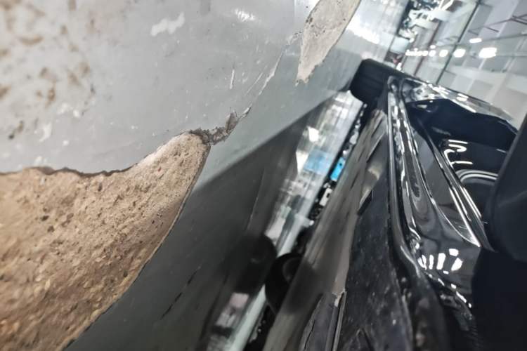 Used Zeekr 001 2023 WE Edition 86 kWh Right Side Sill