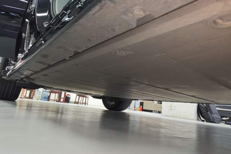 Used Zeekr 001 2023 YOU Edition 100 kWh Right Side Sill