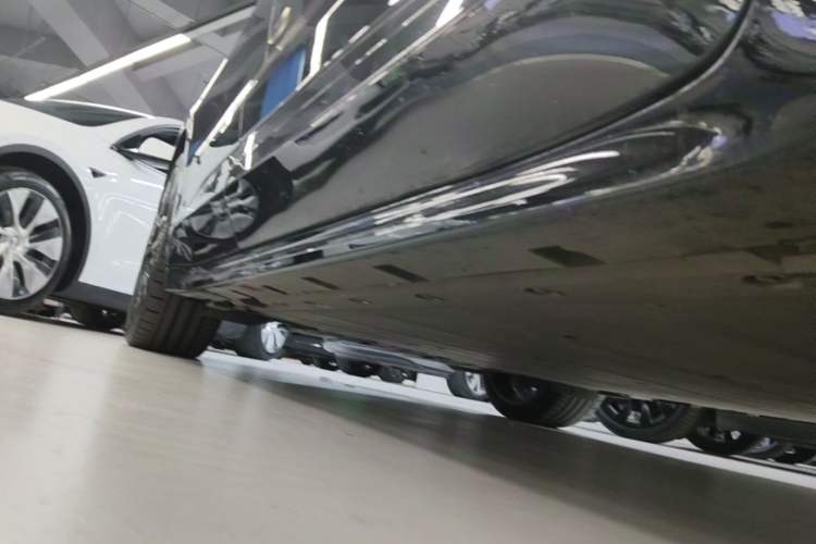 Used Zeekr 001 2023 YOU Edition 100 kWh Right Side Sill