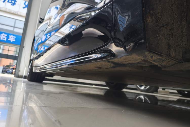 Used Zeekr 001 2023 WE Edition 86 kWh Right Side Sill