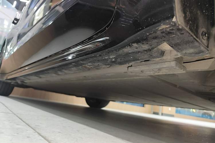 Used Zeekr 001 2023 WE Edition 100 kWh Right Side Sill