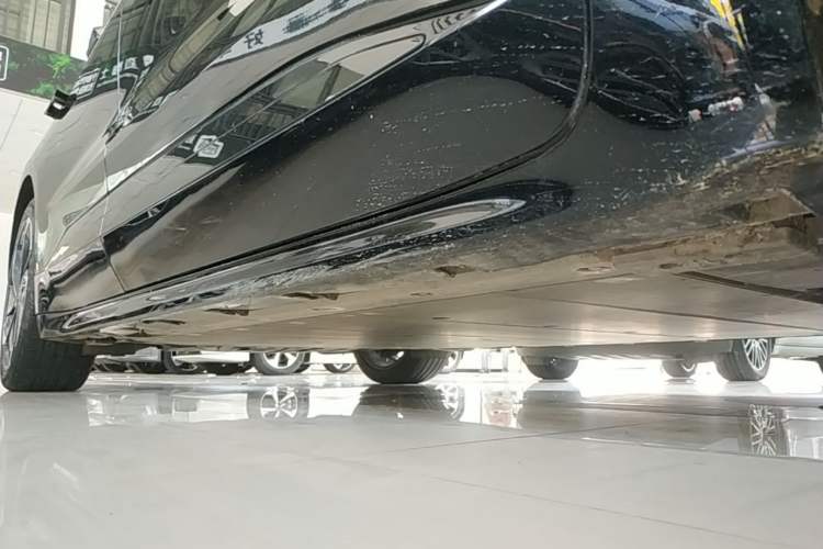 Used Zeekr 001 2023 WE Edition 86 kWh Right Side Sill