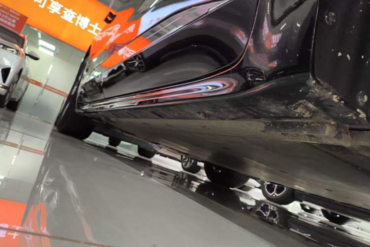 Used Zeekr 001 2023 WE Edition 100 kWh Right Side Sill