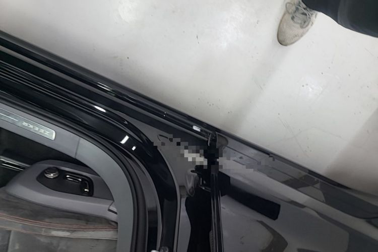 Used Zeekr 001 2023 YOU Edition 100 kWh Right Side Sill