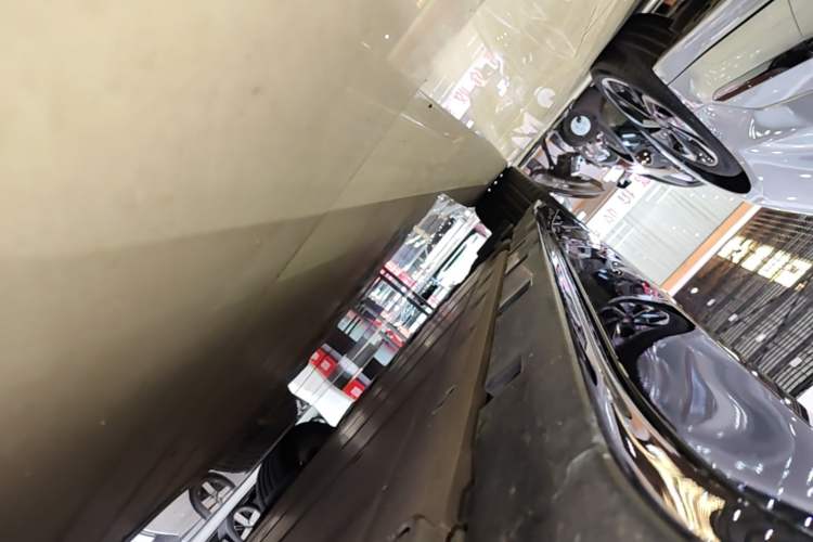 Used Zeekr 001 2023 YOU Edition 100 kWh Right Side Sill