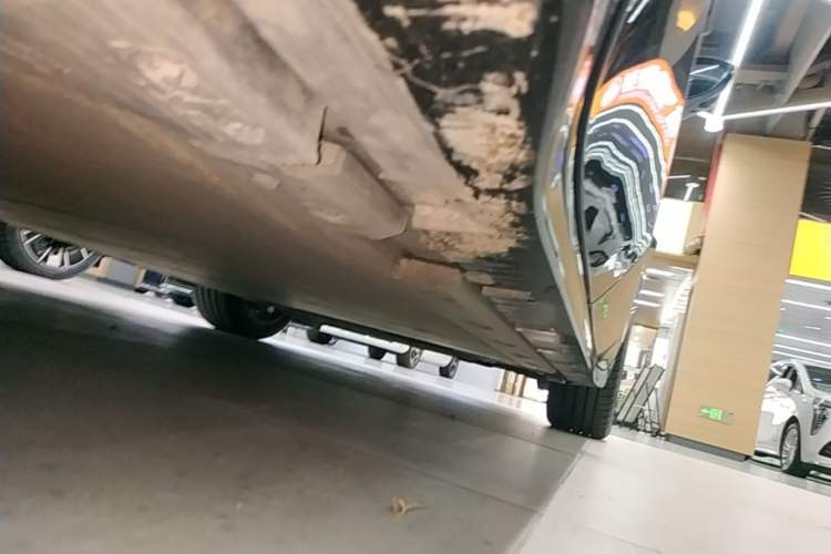 Used Zeekr 001 2023 WE Edition 100 kWh Right Side Sill