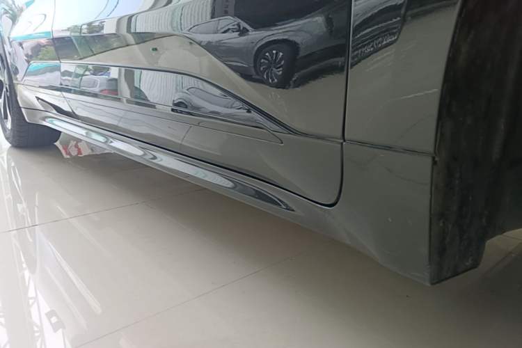 Used Zeekr 001 2023 WE Edition 86 kWh Right Side Sill