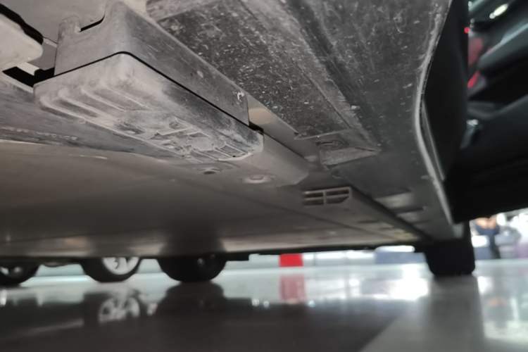 Used Zeekr 001 2023 WE Edition 100 kWh Right Side Sill