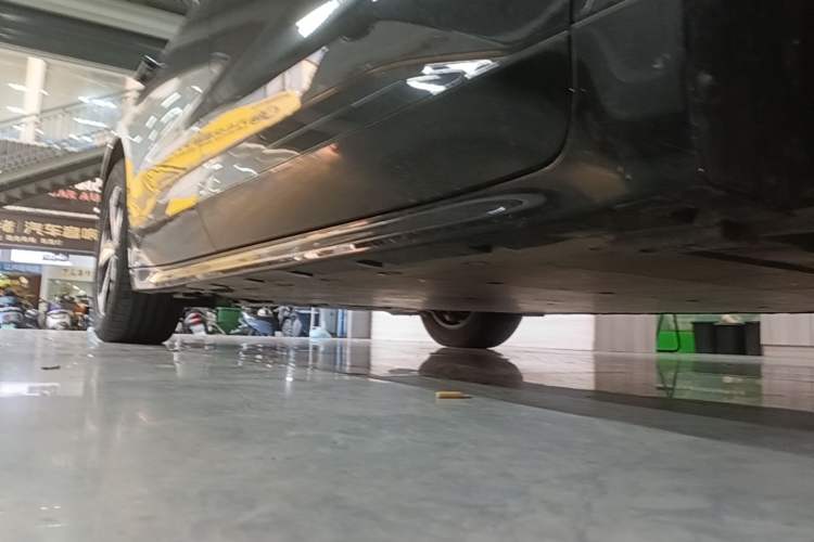 Used Zeekr 001 2023 WE Edition 100 kWh Right Side Sill