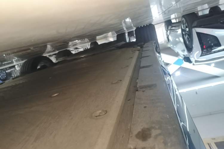 Used Zeekr 001 2023 WE Edition 86 kWh Right Side Sill