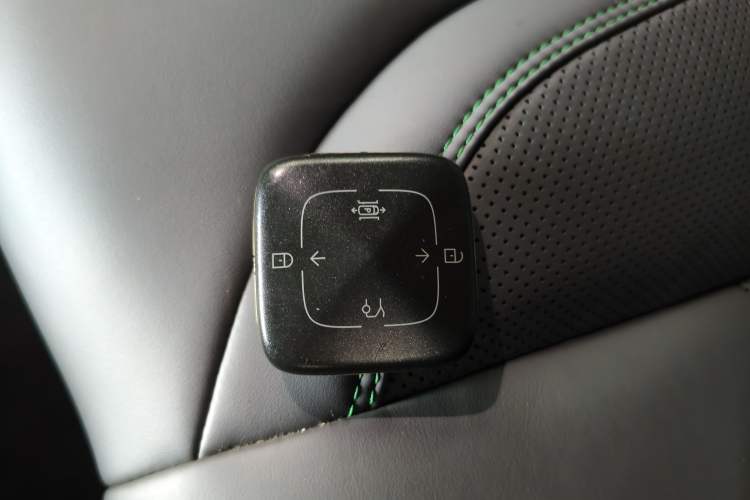 Used Zeekr 001 2023 WE Edition 86 kWh Vehicle Key