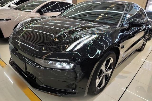 Zeekr 001 2023 WE Edition 86 kWh مستعملة