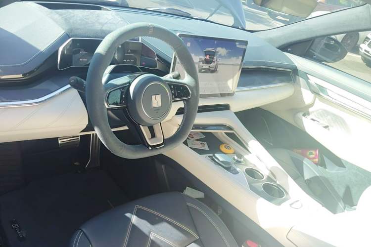 Used Zeekr 001 2023 WE Edition 100 kWh Center Console