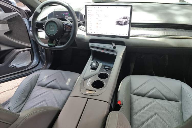 Used Zeekr 001 2023 ME Edition 100 kWh Center Console