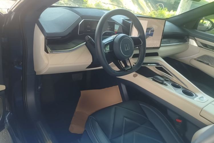 Used Zeekr 001 2023 WE Edition 86 kWh Center Console