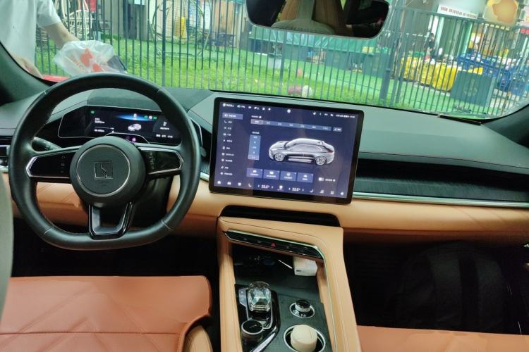 Used Zeekr 001 2023 ME Edition 100 kWh Center Console