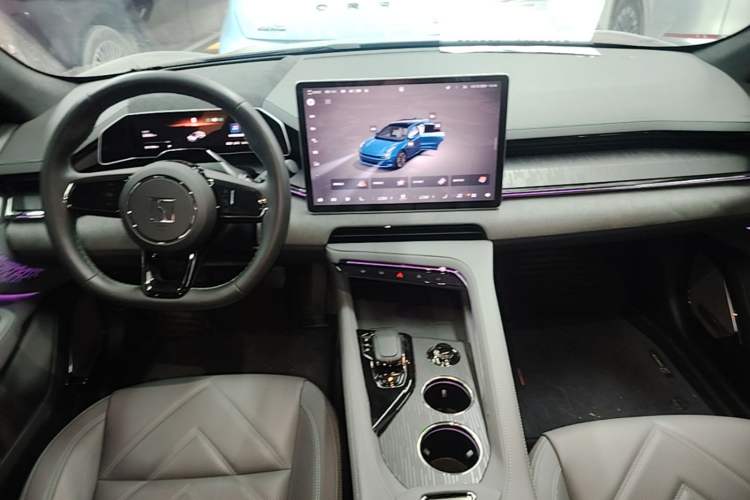 Used Zeekr 001 2023 WE Edition 100 kWh Center Console
