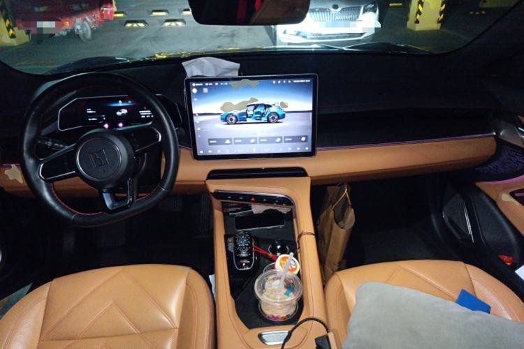 Used Zeekr 001 2023 WE Edition 100 kWh Center Console