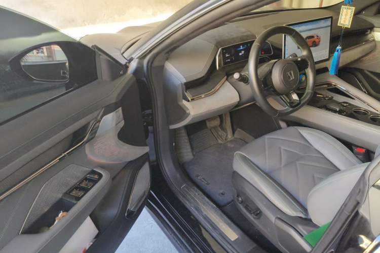Used Zeekr 001 2023 WE Edition 86 kWh Driver Seat