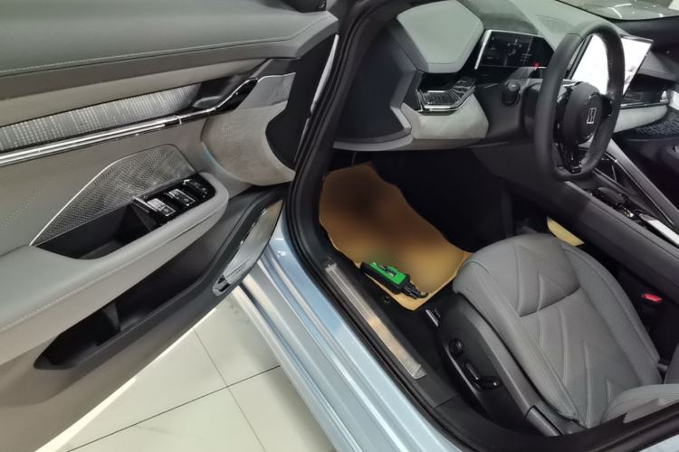 Used Zeekr 001 2023 ME Edition 100 kWh Driver Seat