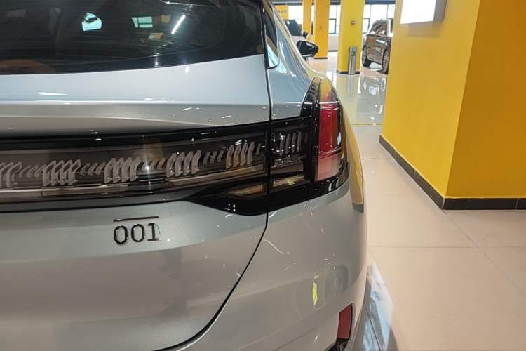 Used Zeekr 001 2023 WE Edition 86 kWh Exterior 3