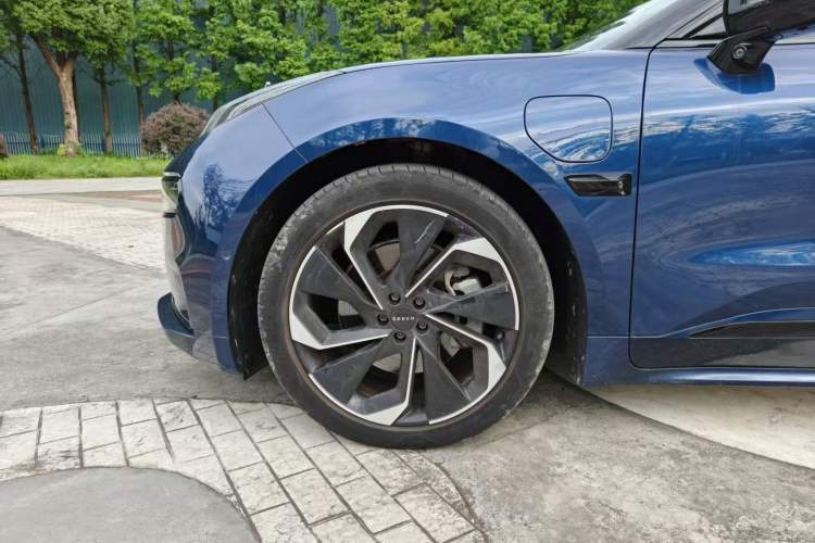 Used Zeekr 001 2023 WE Edition 86 kWh Exterior 8