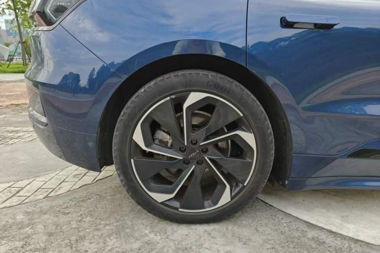 Used Zeekr 001 2023 WE Edition 86 kWh Exterior 9