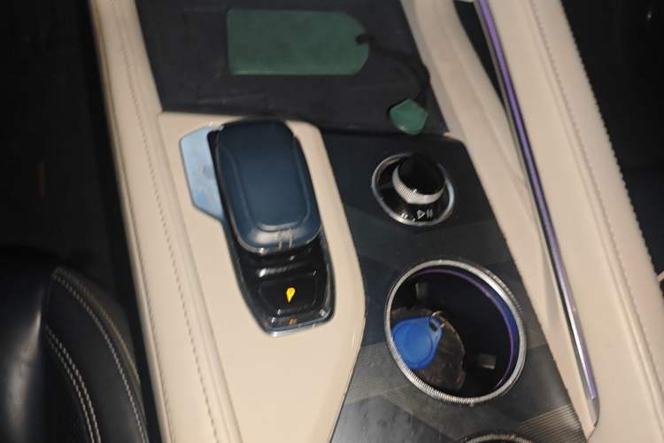 Used Zeekr 001 2023 WE Edition 86 kWh Gear Lever