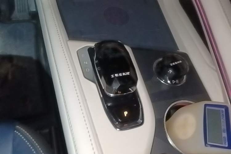 Used Zeekr 001 2023 WE Edition 86 kWh Gear Lever