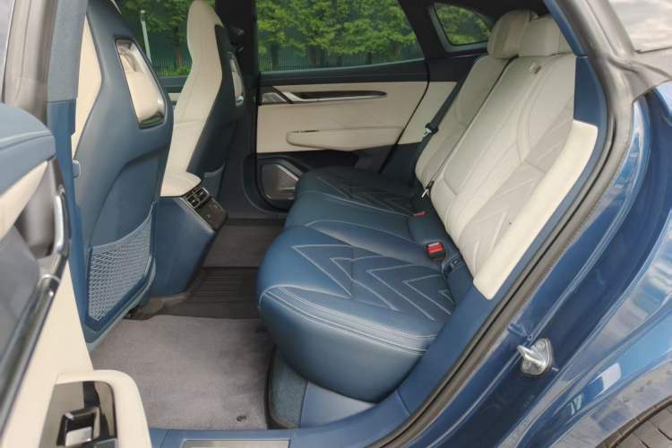 Used Zeekr 001 2023 WE Edition 86 kWh Interior 4